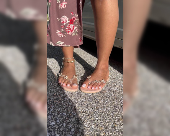 Queenjodiieetoes aka Prettyfeetonly1800 OnlyFans - It’s A Nice Day To Have Out