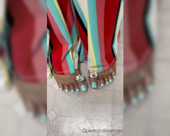 Queenjodiieetoes aka Prettyfeetonly1800 OnlyFans - I Like Diamond Slides One Of My Fav Shoes