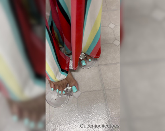 Queenjodiieetoes aka Prettyfeetonly1800 OnlyFans - I Like Diamond Slides One Of My Fav Shoes