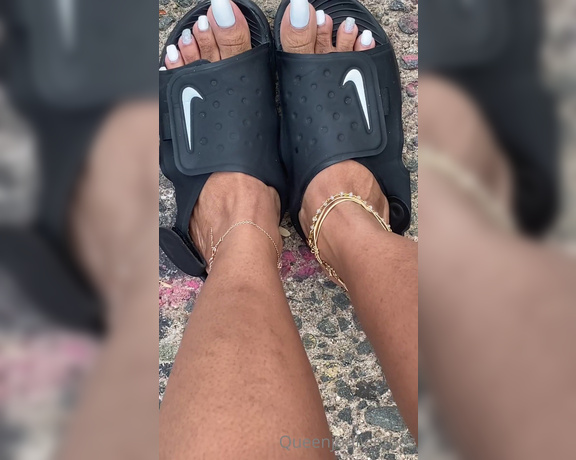 Queenjodiieetoes aka Prettyfeetonly1800 OnlyFans - Take A Walk With Me Outside Today