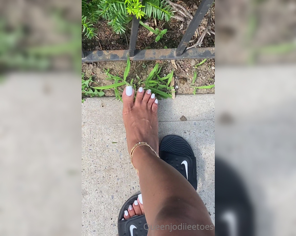 Queenjodiieetoes aka Prettyfeetonly1800 OnlyFans - Take A Walk With Me Outside Today