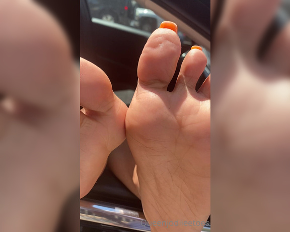 Queenjodiieetoes aka Prettyfeetonly1800 OnlyFans - If You Drive By An Saw This What Would You