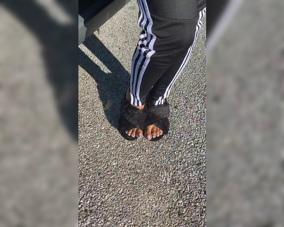 Queenjodiieetoes aka Prettyfeetonly1800 OnlyFans - Outside Showing Off This Chrome & Turning Heads