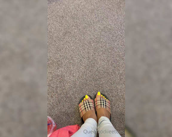 Queenjodiieetoes aka Prettyfeetonly1800 OnlyFans - @ The Airport Imagine How Many Stares