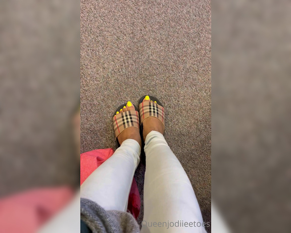 Queenjodiieetoes aka Prettyfeetonly1800 OnlyFans - @ The Airport Imagine How Many Stares