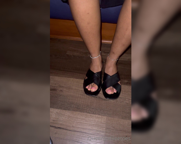 Queenjodiieetoes aka Prettyfeetonly1800 OnlyFans - At The Restaurant Just Showing Off My Pedi