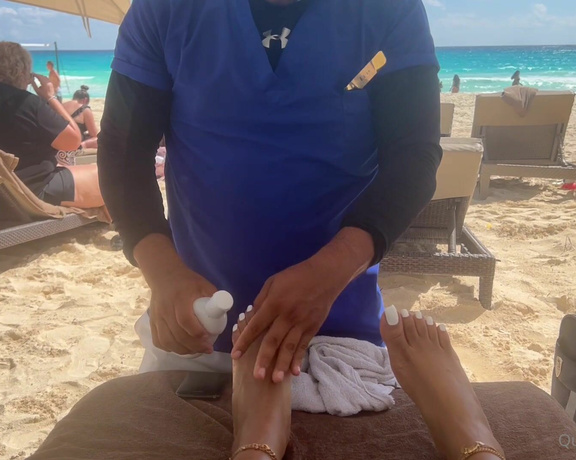 Queenjodiieetoes aka Prettyfeetonly1800 OnlyFans - Beach Massage It Was The Best