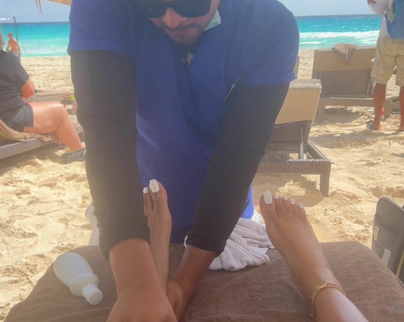 Queenjodiieetoes aka Prettyfeetonly1800 OnlyFans - Beach Massage It Was The Best