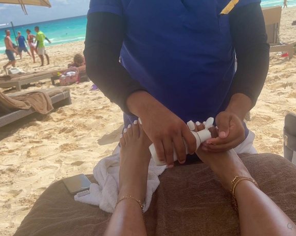 Queenjodiieetoes aka Prettyfeetonly1800 OnlyFans - Beach Massage It Was The Best