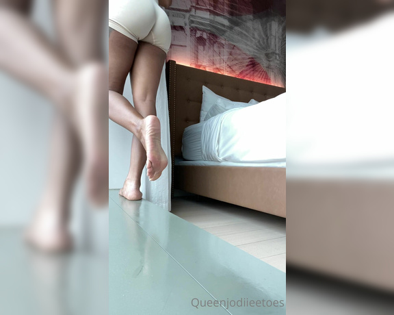 Queenjodiieetoes aka Prettyfeetonly1800 OnlyFans - Giving you a tease you won’t forget