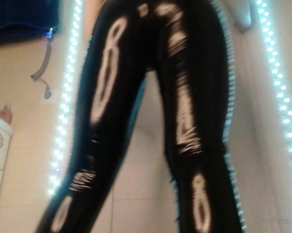 JucieLussie aka Jucielussie OnlyFans - Latex leggings))