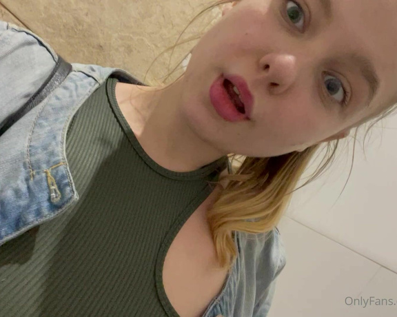 JucieLussie aka Jucielussie OnlyFans - In shopping mall 2