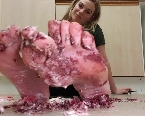 The Foot Queen of England aka Queengf90premium OnlyFans - Look at how mucky my feet got for this custom! So delicious though