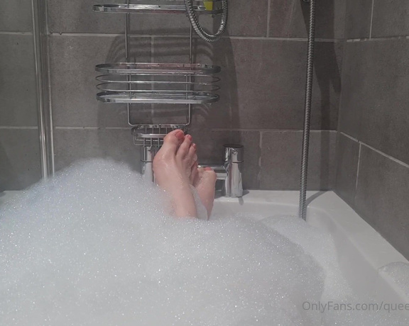 The Foot Queen of England aka Queengf90premium OnlyFans - Morning baths are the one