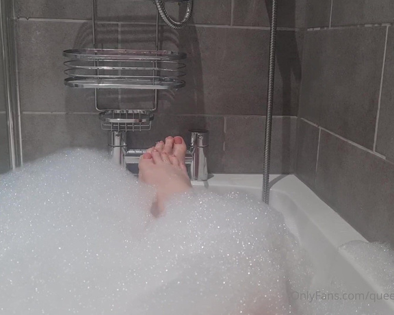 The Foot Queen of England aka Queengf90premium OnlyFans - Morning baths are the one