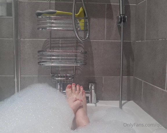 The Foot Queen of England aka Queengf90premium OnlyFans - Morning baths are the one