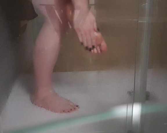 The Foot Queen of England aka Queengf90premium OnlyFans - Dirty feet = shower time