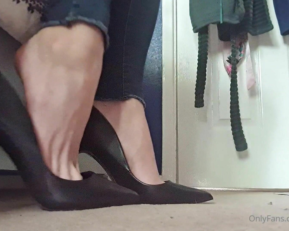 The Foot Queen of England aka Queengf90premium OnlyFans - Heel play