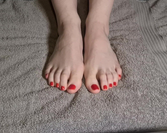 The Foot Queen of England aka Queengf90premium OnlyFans - Cum for my toes