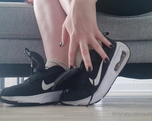 The Foot Queen of England aka Queengf90premium OnlyFans - So sweaty from my workout theyve started pruning