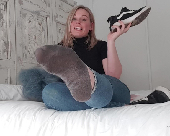 The Foot Queen of England aka Queengf90premium OnlyFans - For my smelly foot fans