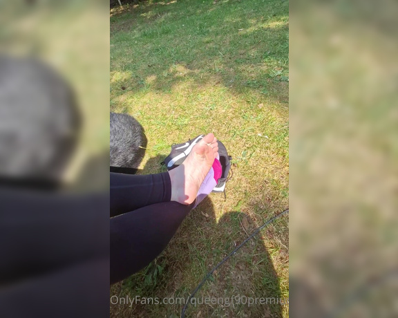 The Foot Queen of England aka Queengf90premium OnlyFans - Stinky feet love the heat