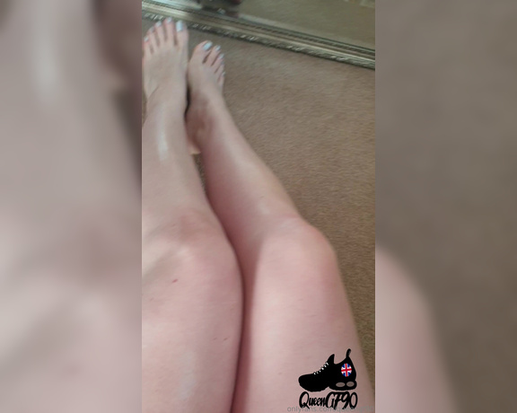 The Foot Queen of England aka Queengf90premium OnlyFans - What do you think of this pedi