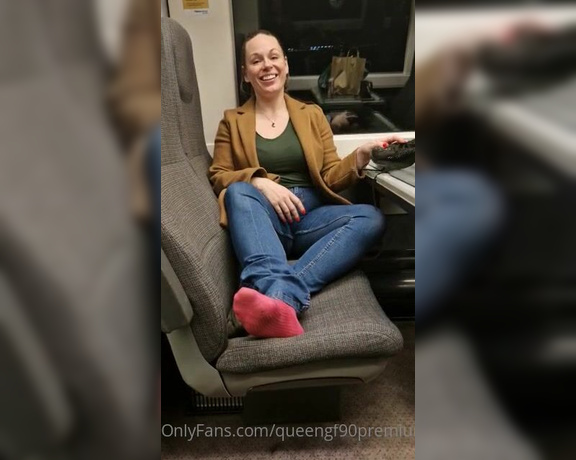 The Foot Queen of England aka Queengf90premium OnlyFans - Train gin FTW