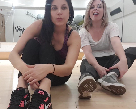 The Foot Queen of England aka Queengf90premium OnlyFans - Here is a wonderful clip Ana and I made until the end this would have been SO HOT You can see