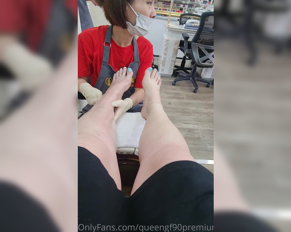 The Foot Queen of England aka Queengf90premium OnlyFans - I dont think she appreciated massaging my feet as much as you lot would