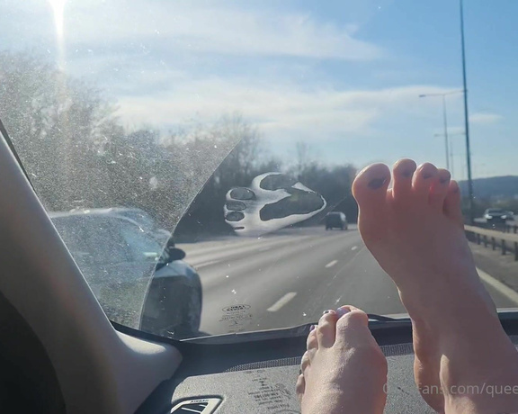 The Foot Queen of England aka Queengf90premium OnlyFans - What a gorgeous weekend Would you have been distracted if I were making your windscreen mucky with