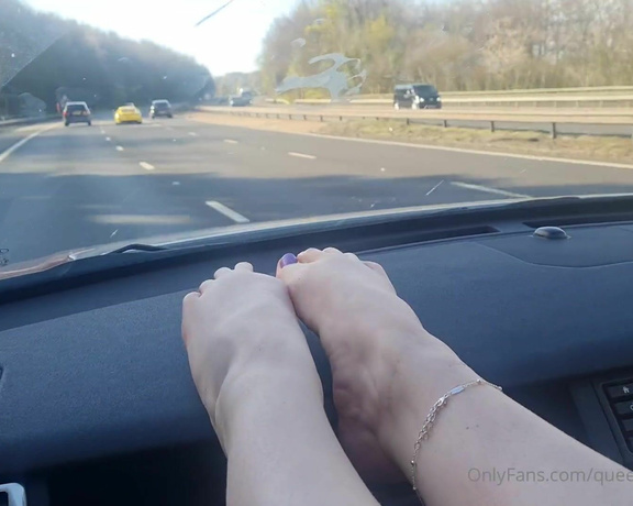 The Foot Queen of England aka Queengf90premium OnlyFans - What a gorgeous weekend Would you have been distracted if I were making your windscreen mucky with