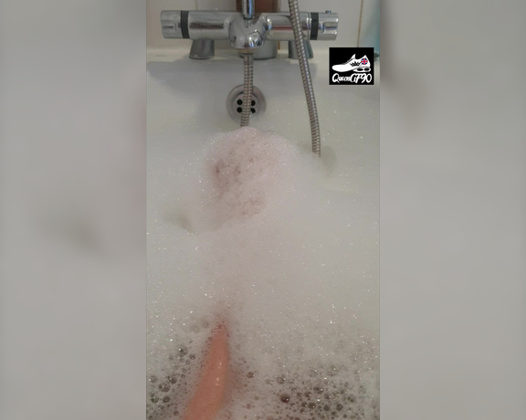 The Foot Queen of England aka Queengf90premium OnlyFans - Squeaky clean this is the first bath Ive had since my surgery Its shallow and I had to sit awk