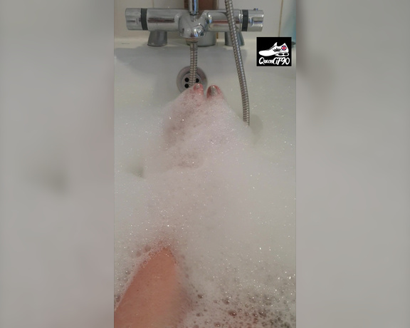 The Foot Queen of England aka Queengf90premium OnlyFans - Squeaky clean this is the first bath Ive had since my surgery Its shallow and I had to sit awk