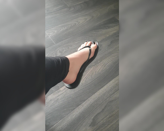 The Foot Queen of England aka Queengf90premium OnlyFans - Heading to Spain in the morning! Heres a little peak at my pedi