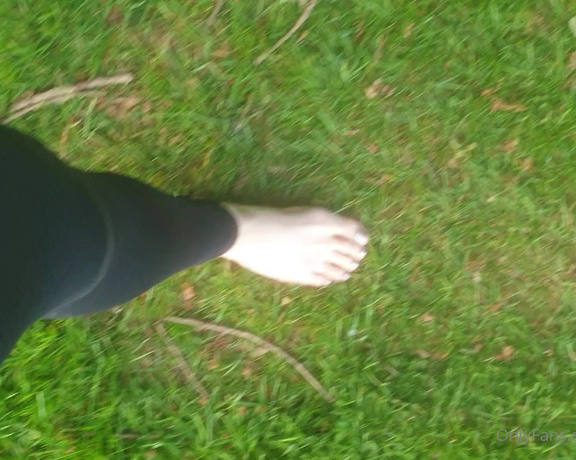 The Foot Queen of England aka Queengf90premium OnlyFans - I couldnt resist feeling the earth beneath my toes bloomin cold though