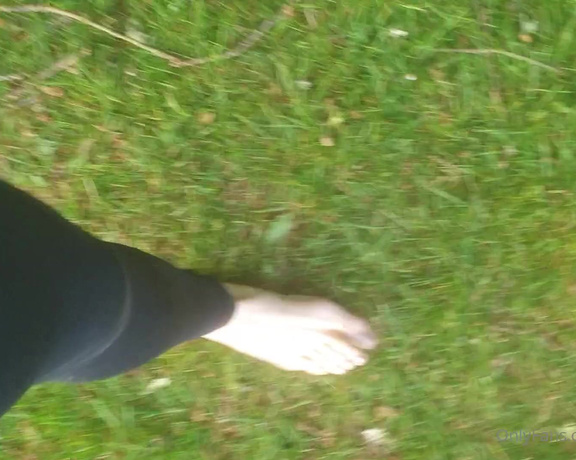 The Foot Queen of England aka Queengf90premium OnlyFans - I couldnt resist feeling the earth beneath my toes bloomin cold though