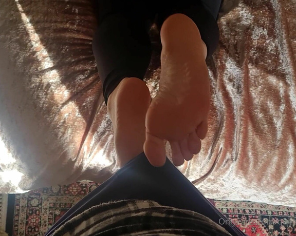 The Foot Queen of England aka Queengf90premium OnlyFans - What a pest