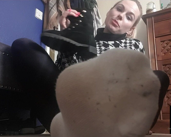 The Foot Queen of England aka Queengf90premium OnlyFans - A smelly sock JOI enjoy