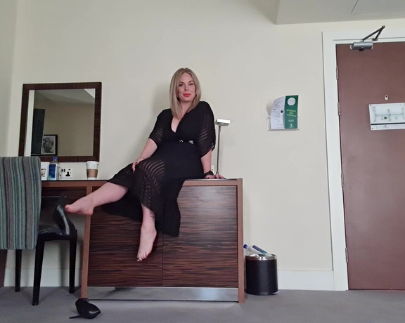 The Foot Queen of England aka Queengf90premium OnlyFans - Collegue flirtations