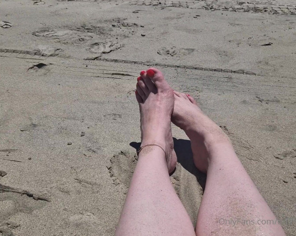 The Foot Queen of England aka Queengf90premium OnlyFans - Some beach asmr for you Turns out Long Beach has an oil island and as a result the beach and wate 1