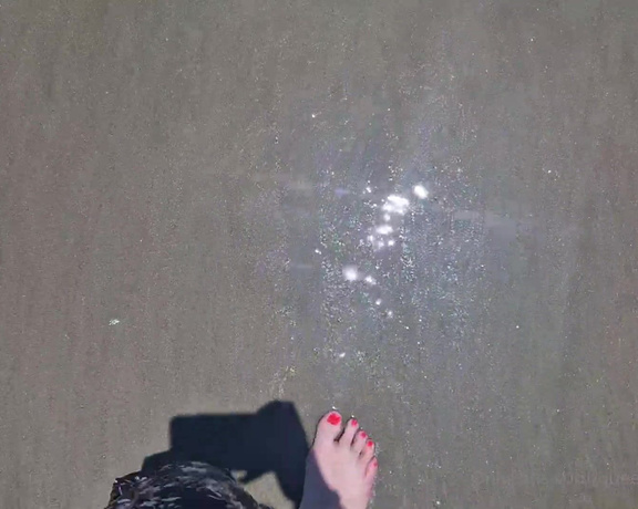 The Foot Queen of England aka Queengf90premium OnlyFans - Some beach asmr for you Turns out Long Beach has an oil island and as a result the beach and wate 1