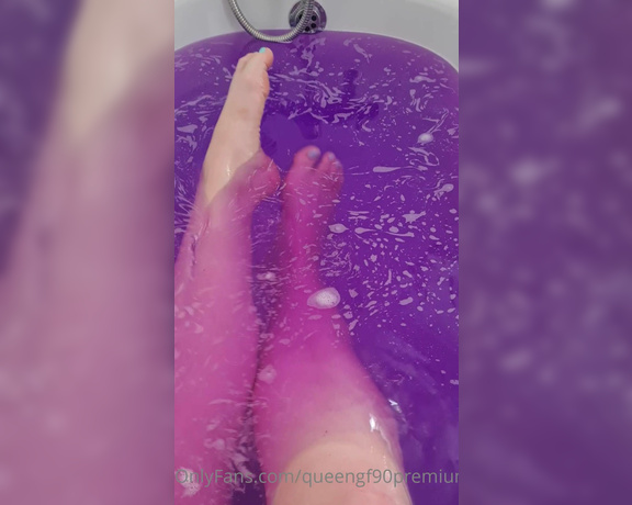 The Foot Queen of England aka Queengf90premium OnlyFans - Me time enjoy your Sunday! After this soak Im going hiking