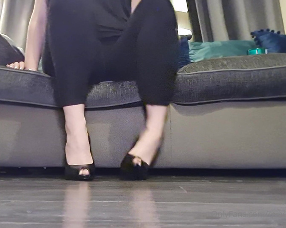 The Foot Queen of England aka Queengf90premium OnlyFans - Giuseppe Zannottia visionary