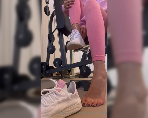 Alita aka Callmealita OnlyFans - I’m posting one of my older vid! I was at the gym and after my workout I decided to create a cont