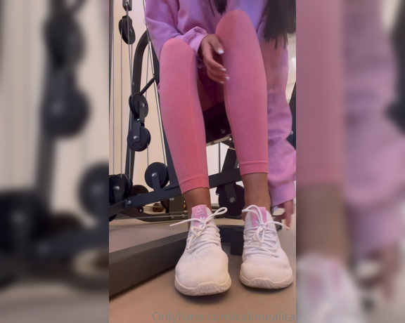 Alita aka Callmealita OnlyFans - I’m posting one of my older vid! I was at the gym and after my workout I decided to create a cont