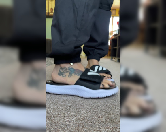 DeeDee aka Deedeericanfeet OnlyFans - As requested!! In these adidas slides