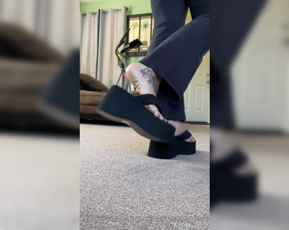 DeeDee aka Deedeericanfeet OnlyFans - As requested !! Let’s walk in these platforms to make some noise !