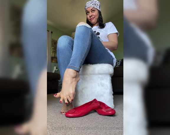 DeeDee aka Deedeericanfeet OnlyFans - As requested!!!!!!!! In some sexy red MK flats shoe play !!!