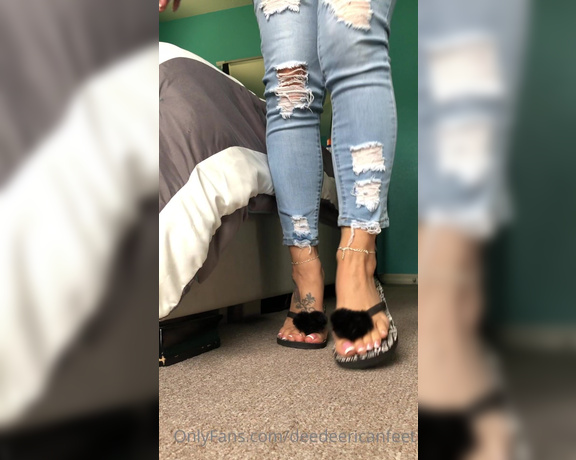 DeeDee aka Deedeericanfeet OnlyFans - As requested in French ! Flip flops !